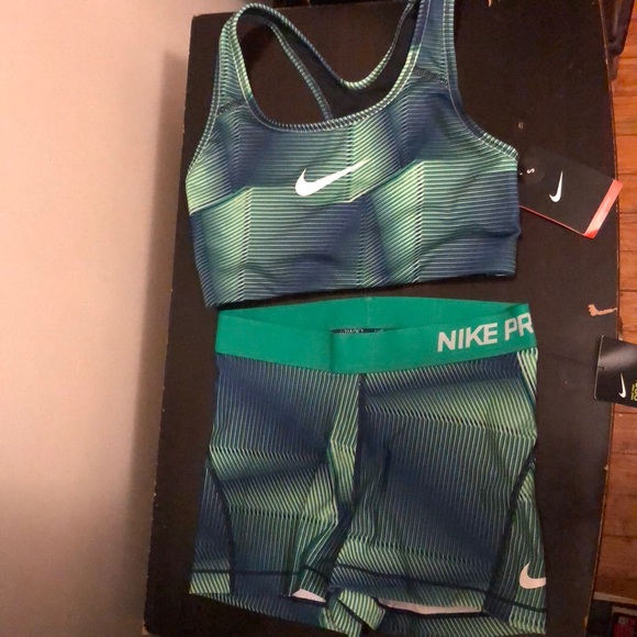 nike pro two piece set